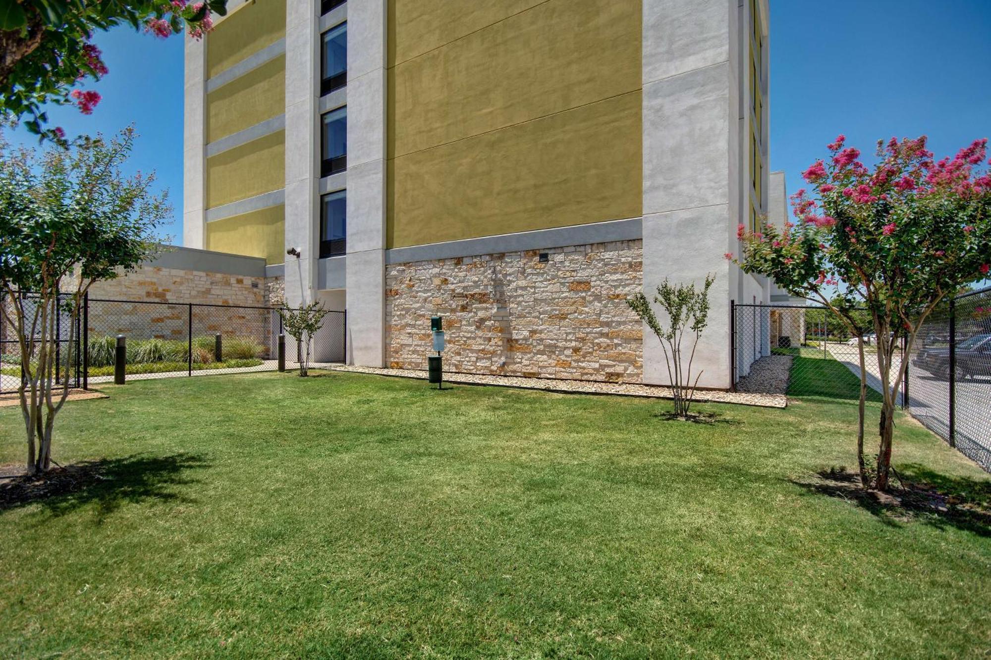 Home2 Suites By Hilton Dallas Адисън Екстериор снимка
